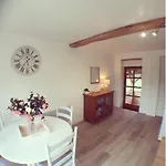 Beautiful Pigeonnier With Sensational Surroundings Дом отдыха Pujols (Lot-et-Garonne)